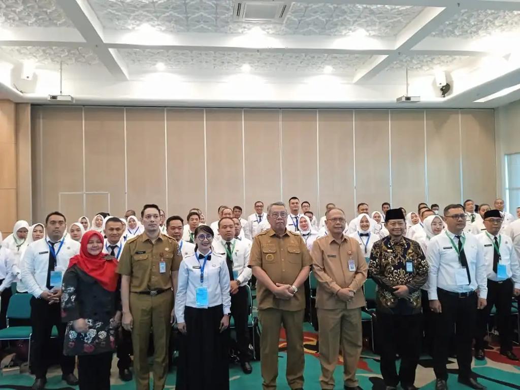 Benyamin: Bolos Kerja 10 Hari Berturut Bisa Dipecat Foto : Ist