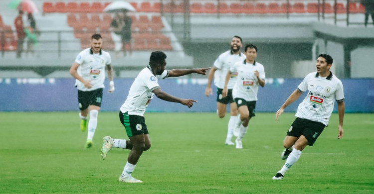 BRI Liga 1 Selebrasi pemain PSS Sleman usai membobol gawang Bali United