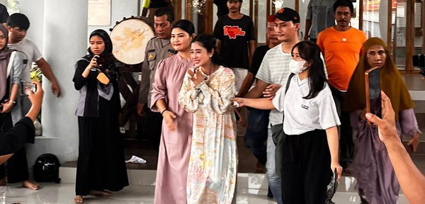 Camat Cilandak Harap Persoalan Sapi Kurban Dewi Perssik Dapat Diselesaikan Foto : Ist