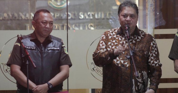Diperiksa Kejagung 12 Jam, Airlangga Terlihat Sangat Lelah Foto ::Ist