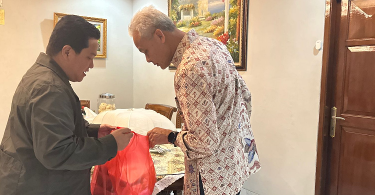 Erick Tiba-Tiba Bertemu Empat Mata dengan Ganjar, Bawa Bingkisan Kantong Merah Foto : Ist