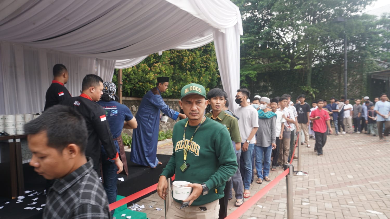Festival Idul Adha, MRKR Bintaro Bagikan 1300 Nasi Kebuli Festival Idul Adha, MRKR Bintaro Bagikan 1300 Nasi Kebuli. Foto : Ist