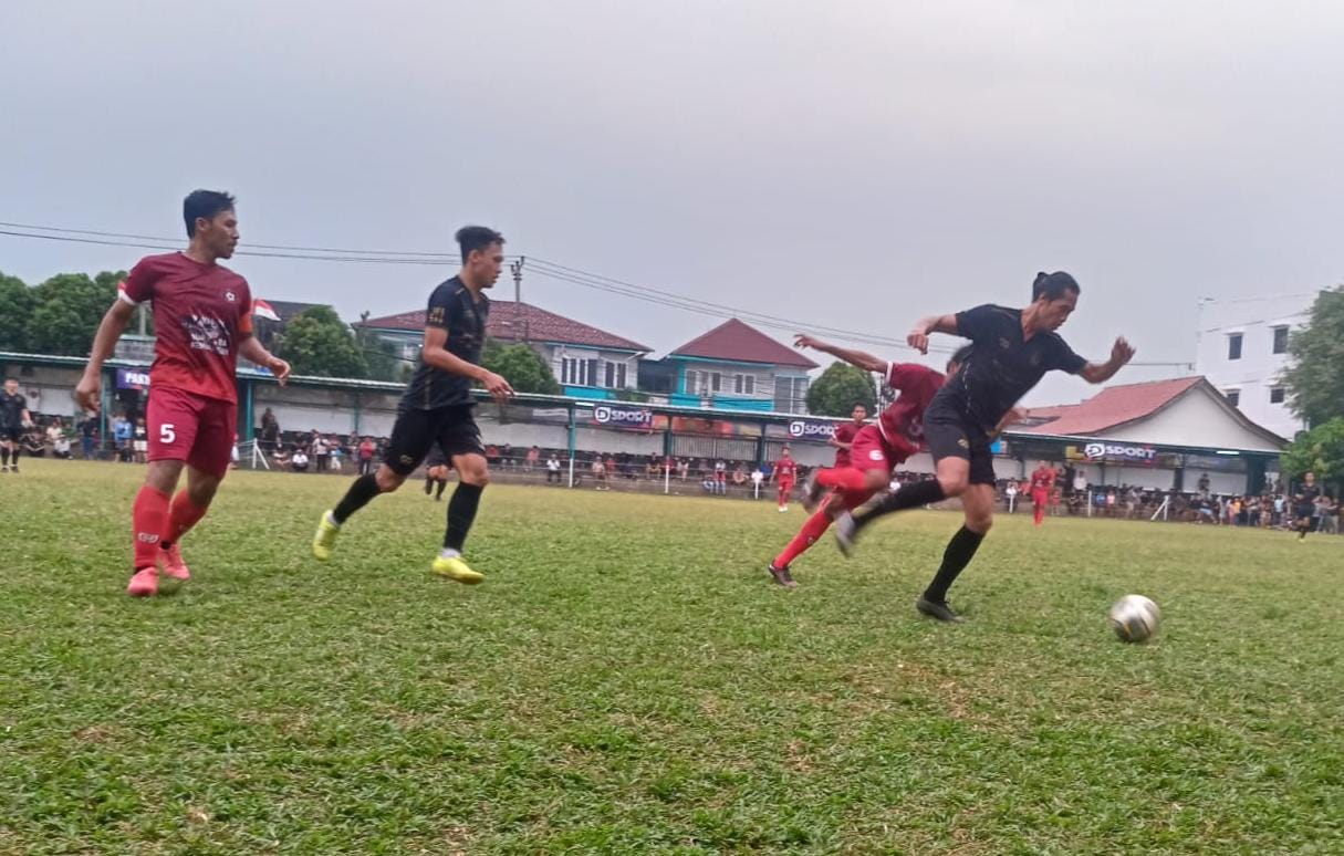 Gol Spektakuler Deny Bagol, Tujuh FC Tak Terbendung Rishadi Fauzi (depan) menyumbang satu assist dan satu gol untuk Tujuh FC. (Ist).