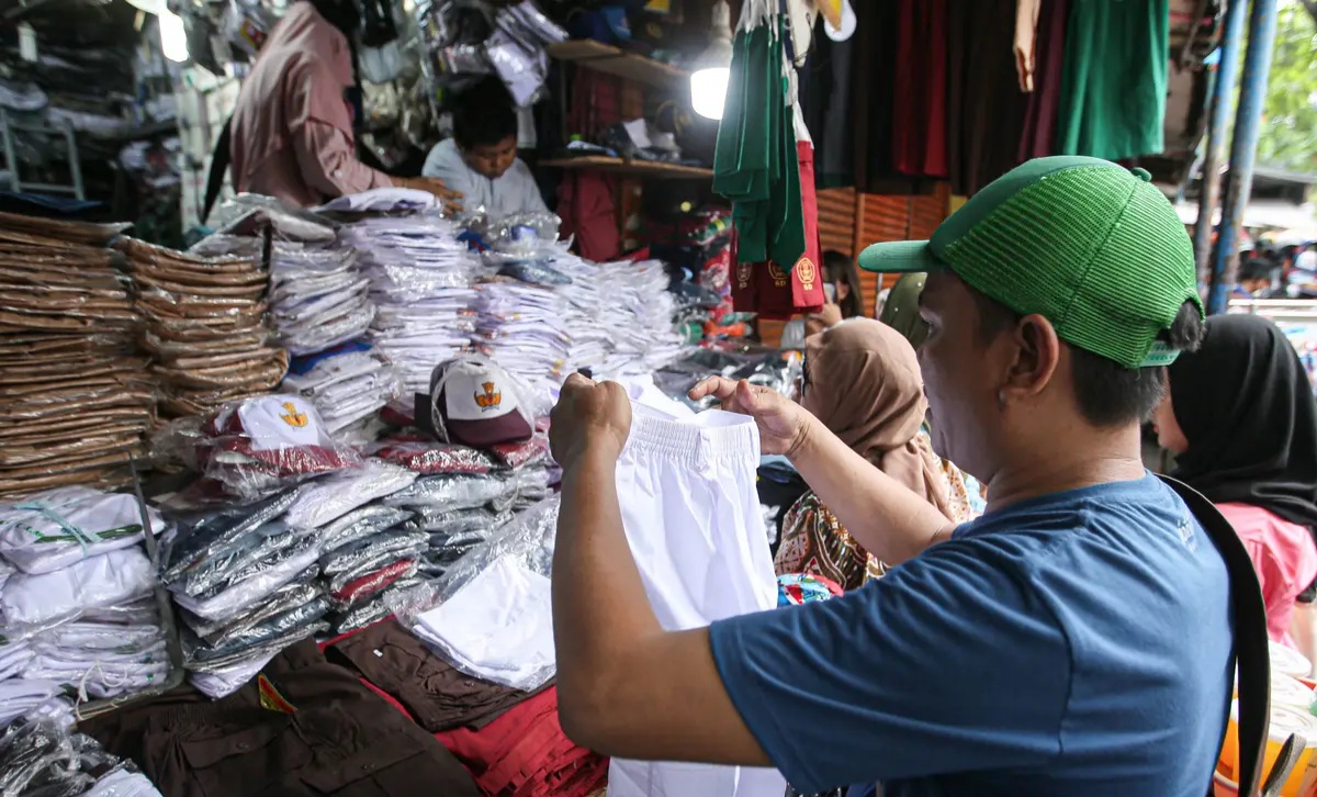 Jual Seragam Sekolah Negeri Jangan Mahal-mahal Dong... Foto : Ist