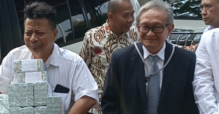 Kasus Korupsi BTS, Kuasa Hukum Irwan Hermawan Serahkan Rp 27 Miliar Ke Kejagung Foto : Ist