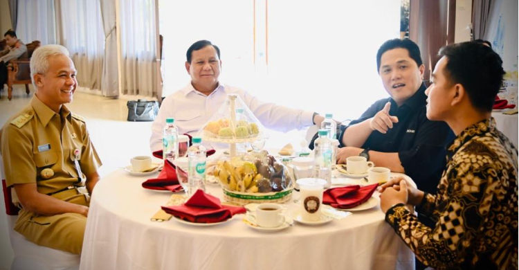 Ke Ganjar Lengket, Ke Prabowo Deket Foto : Ist