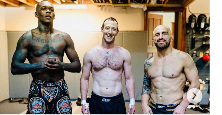 Mark Zuckerberg Pamer Perut Six Pack, Siap Duel Dengan Elon Musk Pendiri Meta Mark Zuckerberg (tengah) saat memamerkan perut six packnya di Instagram. Foto : Instagram
