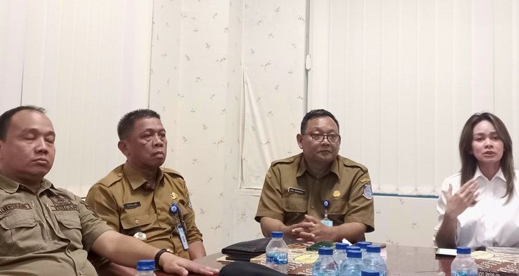 Mediasi Warga Jelupang Soal PTSL BPN Kota Tangsel melakukan mediasi persoalan PTSL di Kelurahan Celupang, Kecamatan Serpong Utara dengan warga, di kantor BPN Kota Tangsel, Serpong, Rabu (5/7).(dra)