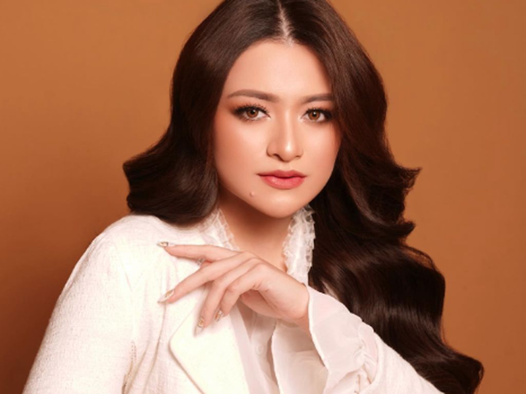 Nathalie Holscher Soal Barang Pemberian Sule: Ambil Semua Foto ; Ist