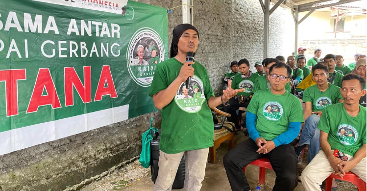 Ojol Ganjar Dirikan Posko Pemenangan Dan Bedah Basecamp Di Serang Ojol Serang membuat Posko Pemenangan Capres Ganjal Pranowo di Kota Serang. Foto : Ist