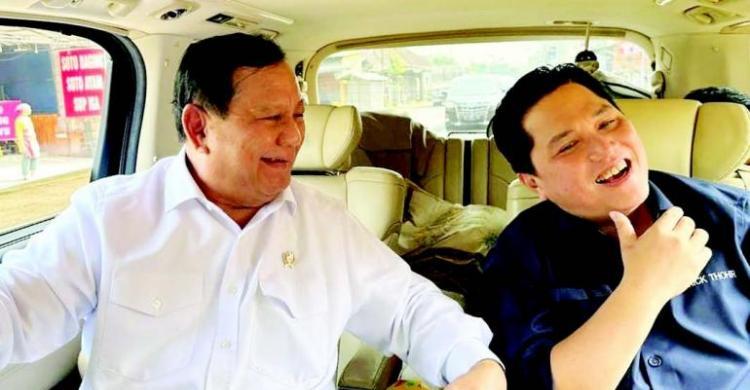 Pasang Foto Berdua Di Mobil, Erick Tertawa Prabowo Tertawa Foto : Ist