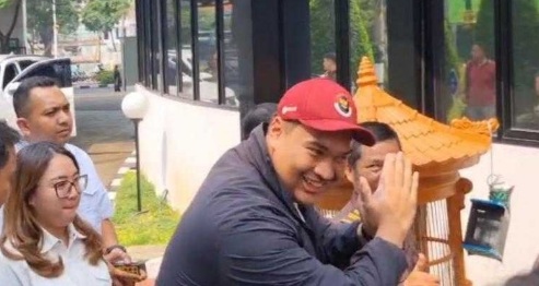 Penuhi Panggilan Kejagung, Menpora Tebar Senyum Foto : Ist