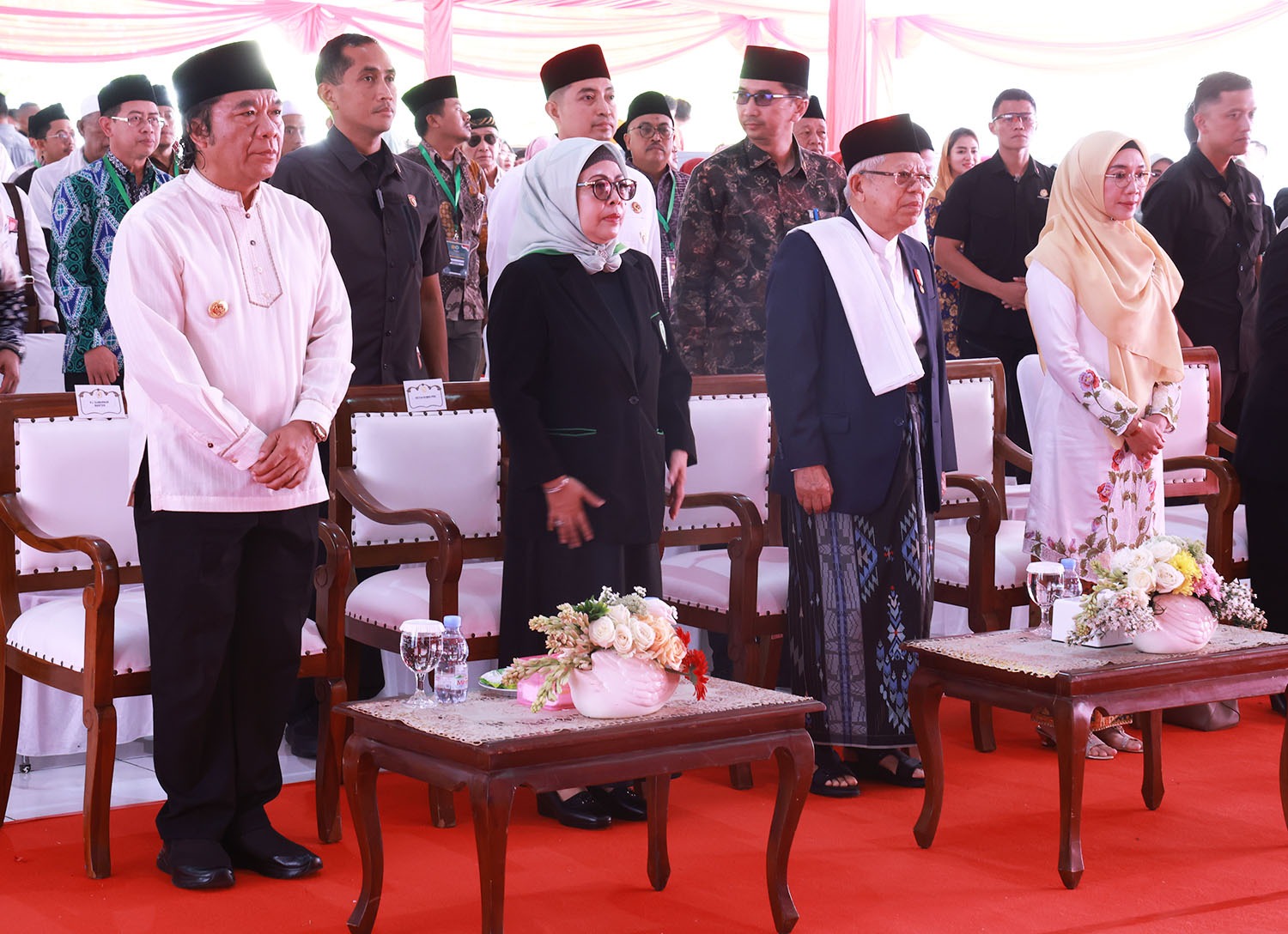 Pj Gubernur Banten Al Muktabar Dorong Pengembangan Pesantren Pj Gubernur Banten Al Muktabar (kiri) bersama Wapres Maruf Amin pada acara di Ponpes An Nawawi. Foto : Humas Pemprov