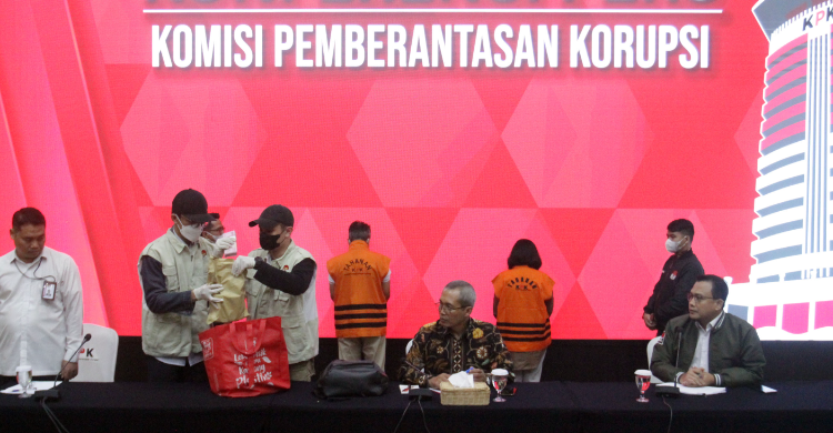 Polemik Status Tersangka Kabasarnas Foto : Ist