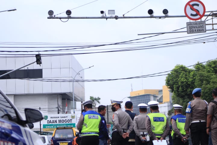 Polres Metro Tangerang Kota Bakal Tambah Pemasangan Kamera ETLE Kamera ETLE yang baru terpasang di Jalan Daan Mogot Tangerang. Ke depannya, akan ada tiga titik lagi dipasangi.(ist)