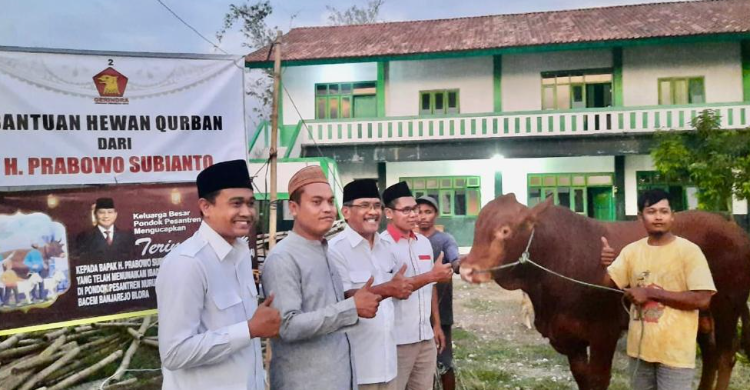 Prabowo Salurkan Sapi Kurban Ke Habib Lutfhi Hingga Gus Baha Foto : Ist