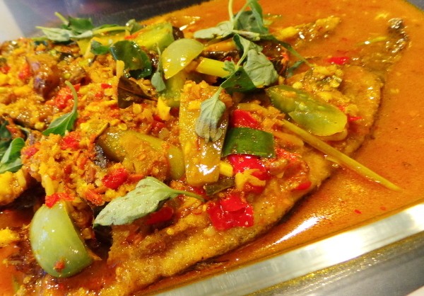 Rekomendasi 5 Rumah Makan Saung Hidden Gem di Tangerang Pecak Ikan Gabis. Foto : Ist