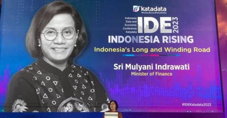 Sri Mul Bicara Pilpres Ke Milenial, Ojo Gumunan, Ojo Kagetan! Foto : Ist