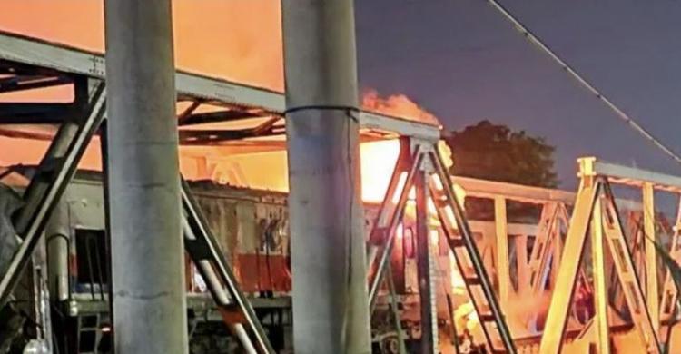 Tabrakan KA Brantas Vs Truk Tronton Di Semarang, 9 Perjalanan Kereta Terganggu Foto : Ist