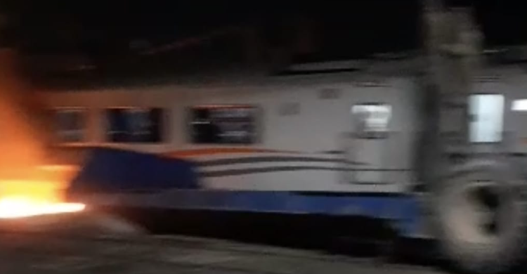 Tabrakan KA Brantas Vs Truk Tronton, Lokomotif Terbakar, Tak Ada Korban Jiwa Foto : Ist
