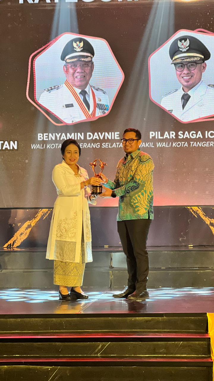 Tangsel Raih Penghargaan Kota Layak Anak Kategori Nindya Tangsel raih penghargaan kota layak anak kategori Nindya dari Kementerian Pemberdayaan Perempuan dan Perlindungan Anak di Semarang. Foto : Ist