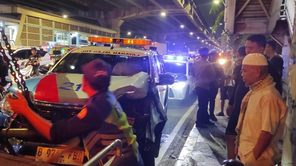 Wanita Diduga ODGJ Bawa Kabur Mobil Patroli Polisi di Jaktim Foto : Ist
