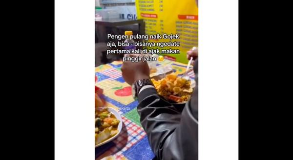 Wanita Ini Ngambek saat Diajak Kencan Pertama Makan di Pinggir Jalan Foto : Tiktok
