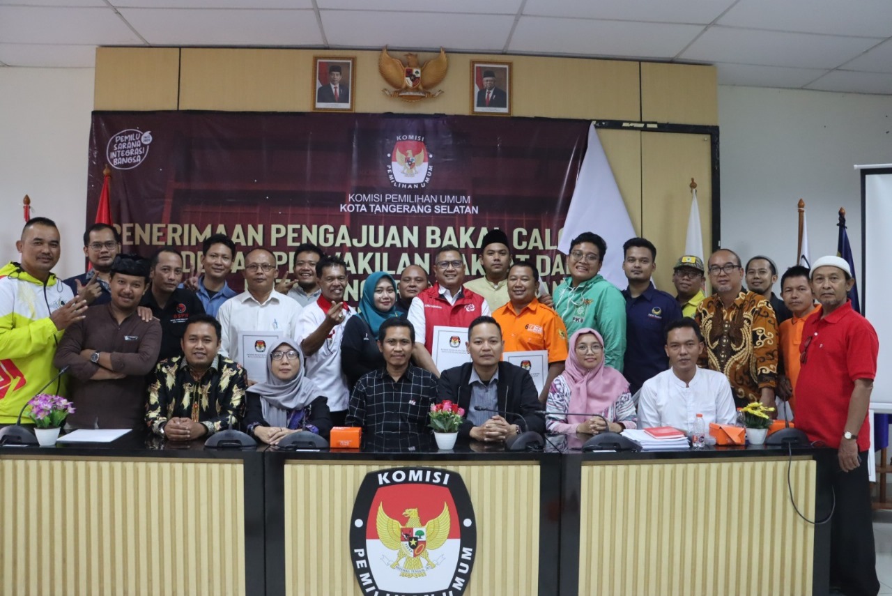 92 Orang Tak Memenuhi Syarat, KPU Tetapkan 702 Bacaleg KPU Kota Tangerang Selatan melaksanakan Rapat Pleno Penyusunan dan Penetapan Daftar Calon Sementara(DCS) bertempat di Aula KPU Kota Tangerang Selatan, Jumat(18/8).(dra)