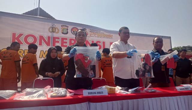 Ancam Sebarkan Foto Dan Peras Rp 1 Miliar, Komplotan Pemeras Tamu Hotel Diringkus Aparat Foto : Ist