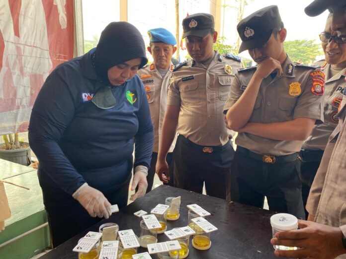 Antisipasi Narkoba,Seluruh Personil Polres Tangsel Tes Urine Ist.