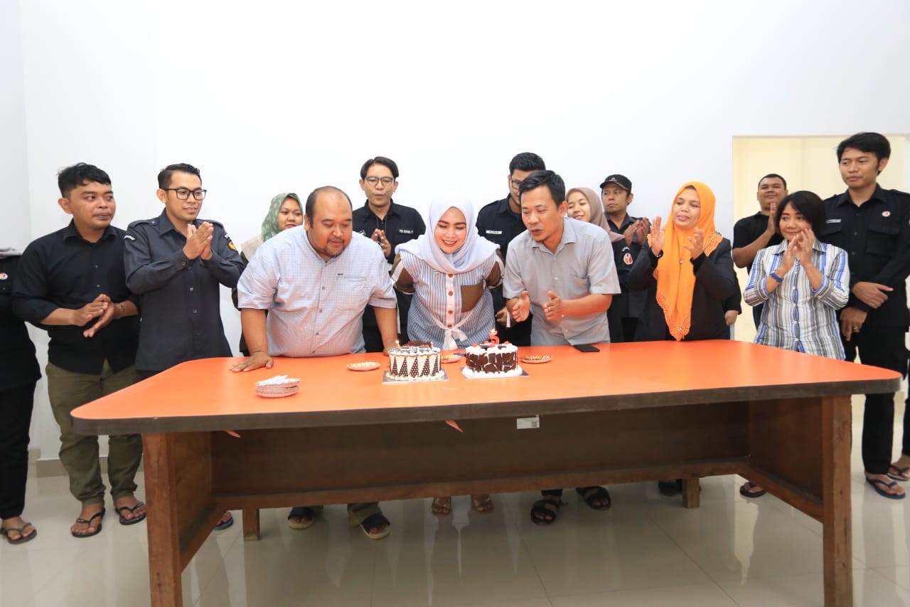 Bawaslu Tangsel Rayakan Hari Jadi Ke-5 Bawaslu Kota Tangsel mengadakan syukuran hari jadi Bawaslu kota, di Kantor Bawaslu Kota Tangsel, Setu, Selasa (15/8).(dra)