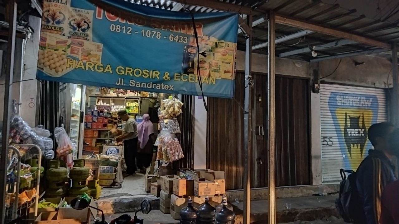 Didatangi 3 Orang Di Toko Foto : Ist