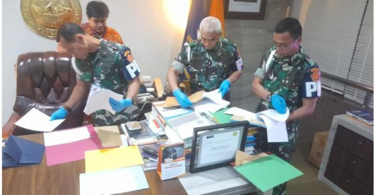 Geledah Bareng Basarnas, TNI Dan KPK Mesra, Rakyat Tepuk Tangan Foto : Ist