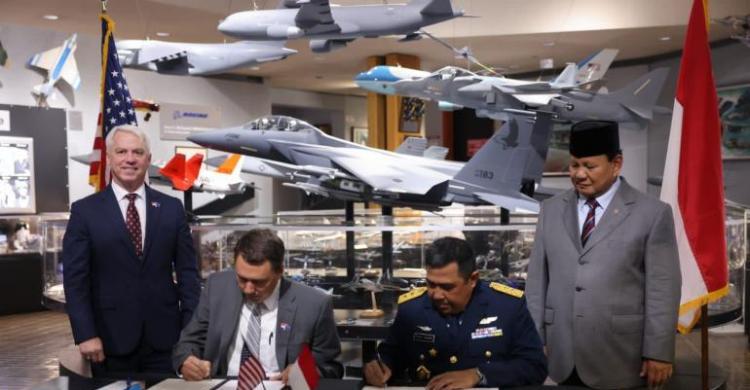 Ini 9 Keunggulan Pesawat Tempur F-15EX Baru, Prabowo Borong 24 Unit Menteri Pertahanan Menhan Prabowo Subianto menyaksikan penandatanganan MoU komitmen pembelian 24 Unit Pesawat Tempur F-15EX, di The Boeing Company, St. Louis, Missouri. Foto: Ist