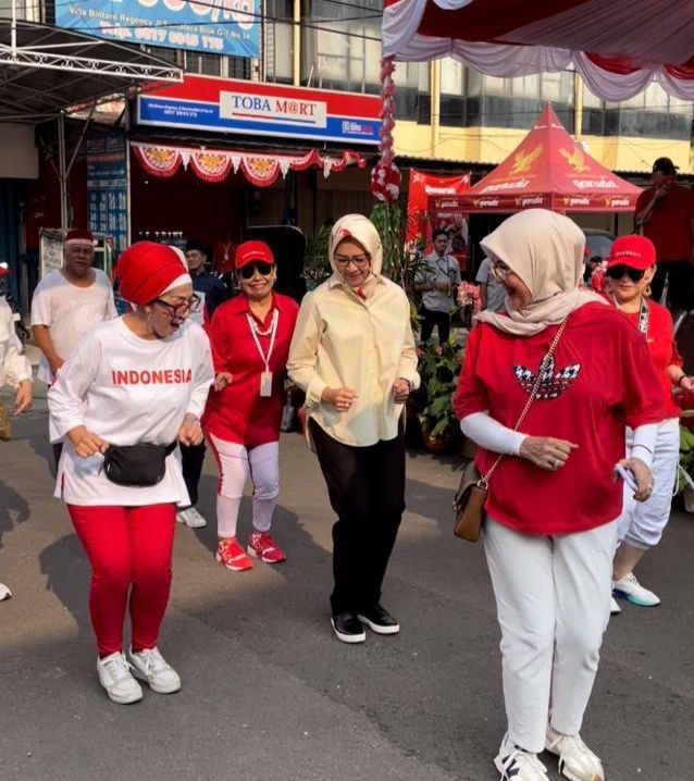 Intip Keseruan Airin Line Dance Bareng Warga Pondok Aren Foto : Ist