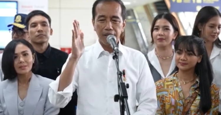 Jajal LRT Bareng Artis, Presiden Jokowi: Insyaallah 26 Agustus Beroperasi Foto : Setpres