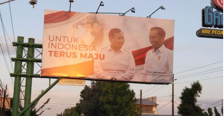 Jokowi Tak Keberatan Fotonya Dipasang Bersama Capres Foto : Ist