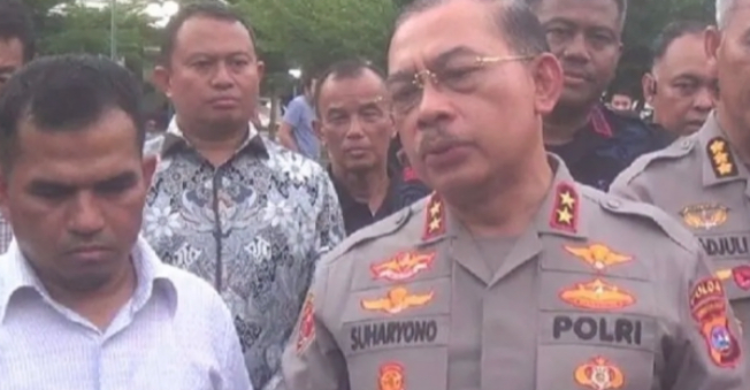 Kapolda Sumbar Pastikan, Tak Ada Polisi Injak Tempat Shalat Di Masjid Raya Foto : Ist