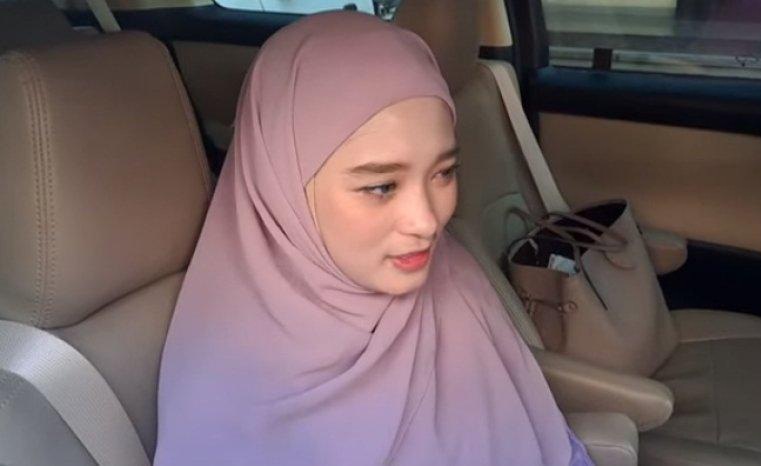 Kecelakaan, Inara Rusli Kapok Nyetir Sambil Zoom Foto : Ist