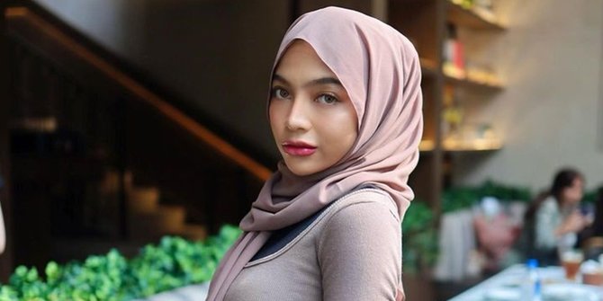 Kena Mental, Oklin Fia Menyesal Bikin Konten Jilat Es Krim Foto : Ist