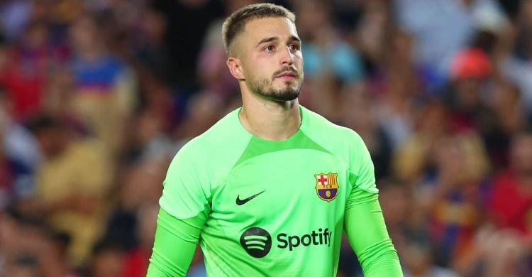 Kiper Tenas Resmi Bergabung Ke PSG Foto : Ist