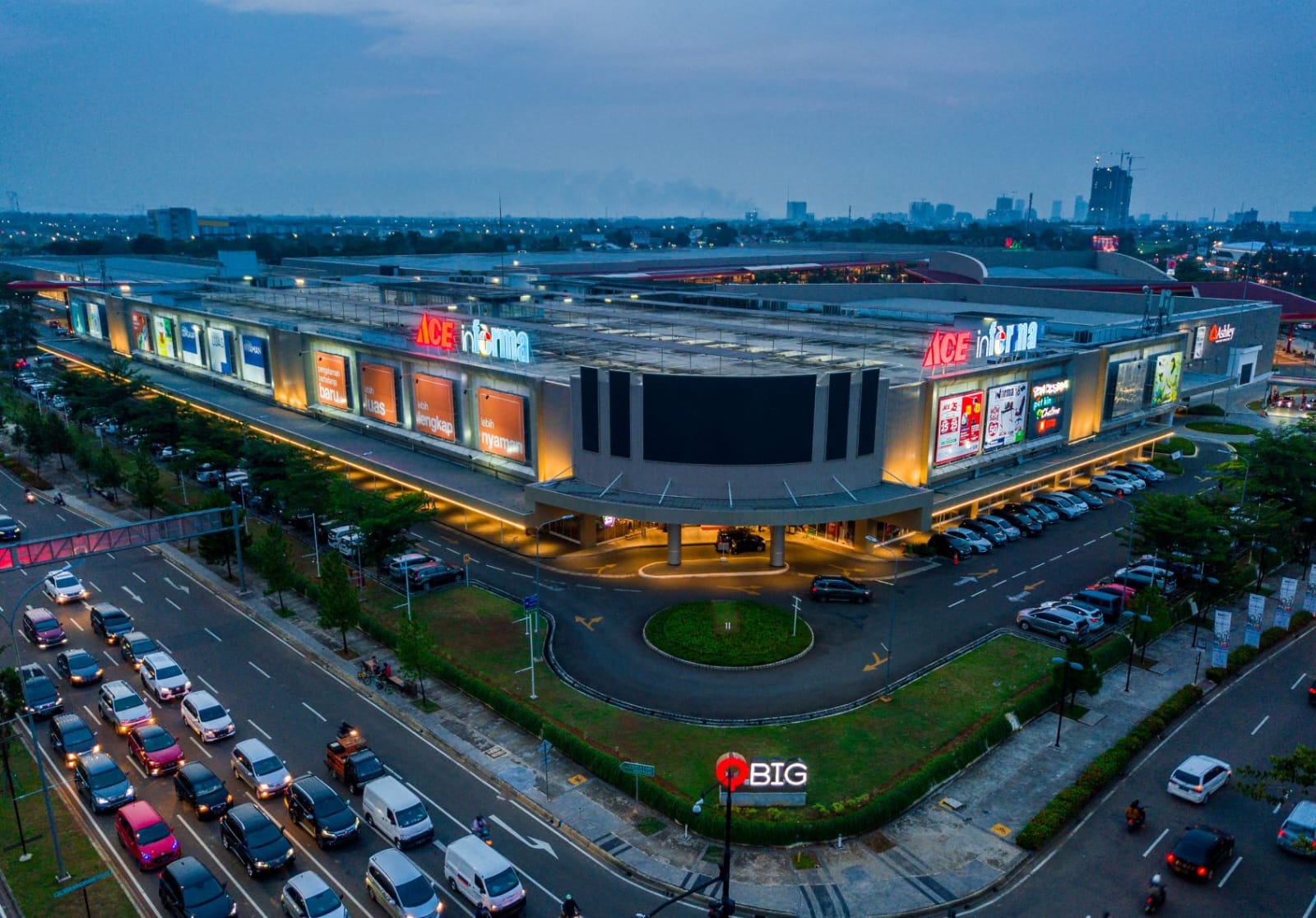 Konsisten Terapkan Sustainable Development, Sinar Mas Land Raih Penghargaan di Ajang ASEAN Energy Awards 2023 QBig merupakan kompleks ritel urban di atas lahan seluas 18,5 hektare di BSD City. Terdiri dari lima bangunan utama yang dirancang sebagai pusat ritel power center pertama di Indonesia, Qbig dirancang dengan konsep nearly zero energy building. (Ist)