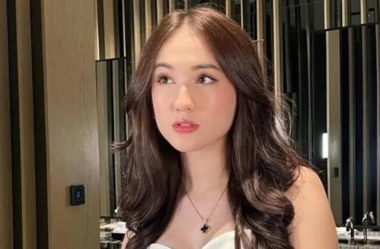 Laura Moane, Gemas, Pipi Dicubit Al Foto : Ist