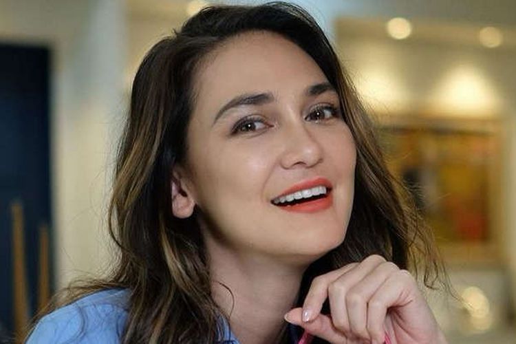 Luna Maya, Bingung Ditanya Status Maxime Foto : Ist