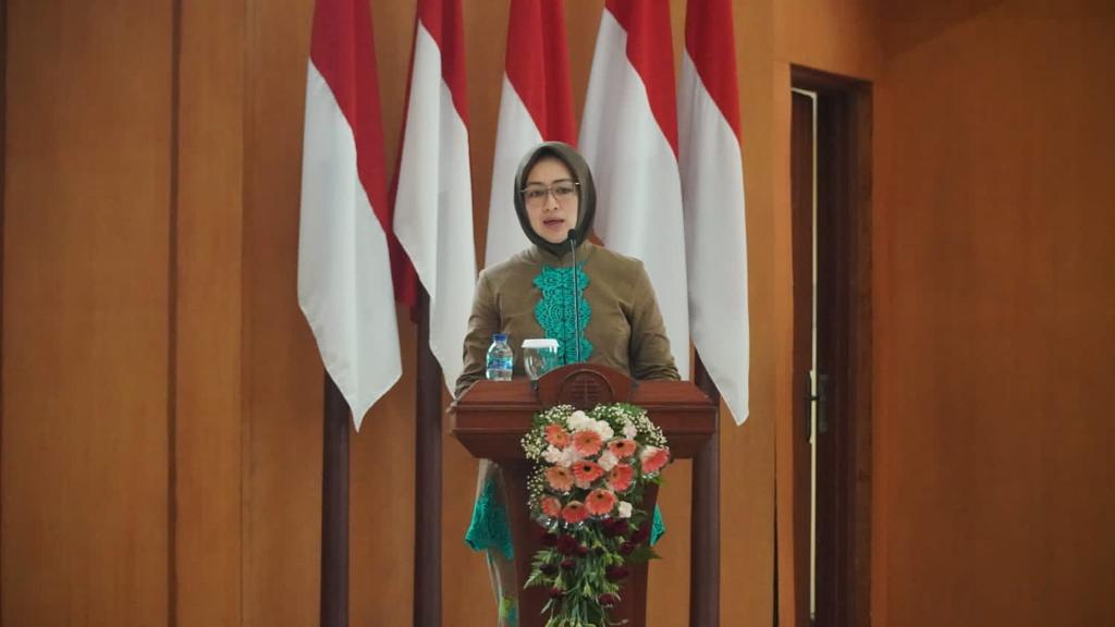 Orasi Ilmiah di Wisuda UT, Airin Beberkan Peningkatan SDM di Era Digital Foto : Ist