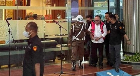 Palsukan Izin Tambang, Anggota Komisi I Ismail Thomas Ditersangkakan Kejagung Foto : Ist