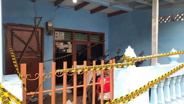 Pasutri di Tebet Ditusuk OTK, Begini Kondisi Rumahnya Usai Kejadian Foto : Ist