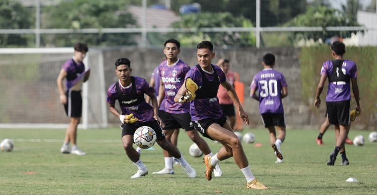 Persita Ngarep Tuah 2 Laga Kandang Skuad Persita saat menggelar latihan. Foto : Ist