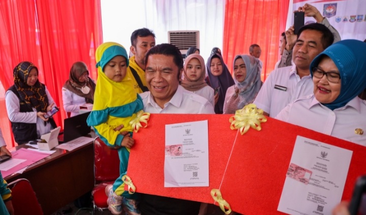 Pj Gubernur Banten Al Muktabar: Keluarga Berperan Penting Terhadap Tumbuh Kembang Anak Foto : Humas Prov