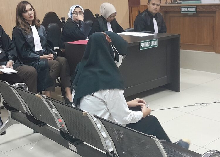 Pungky, Reseller Kasus Penipuan Iphone Si Kembar Divonis 4 Bulan Pungky saat mengikuti sidang di Pengadilan Negeri Tangerang. Foto : Ist